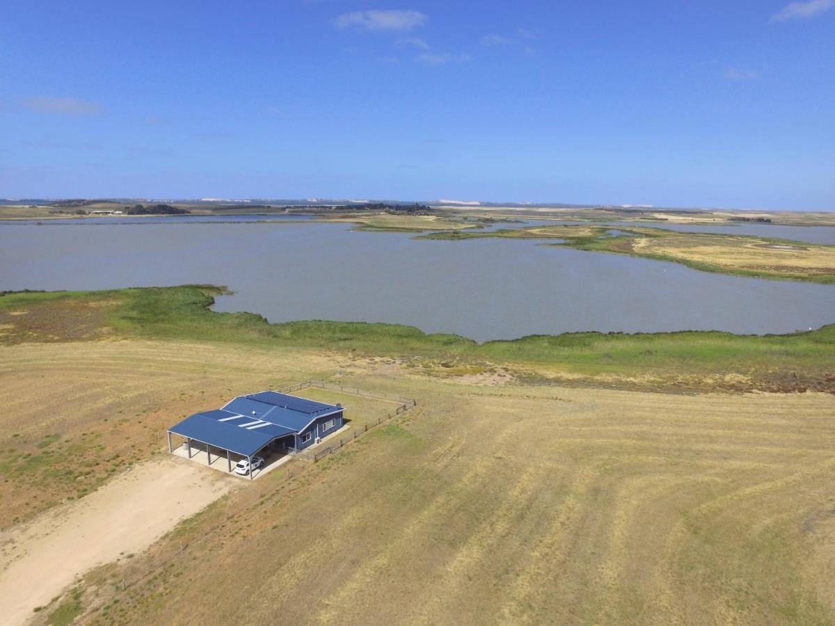 Coorong Island Retreat - Farm Stay At Pet Friendly Property Meningie Eksteriør billede