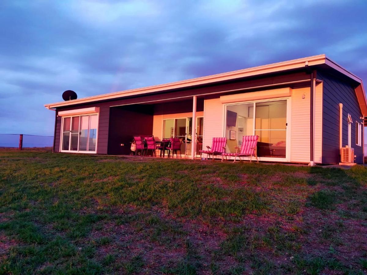 Coorong Island Retreat - Farm Stay At Pet Friendly Property Meningie Eksteriør billede
