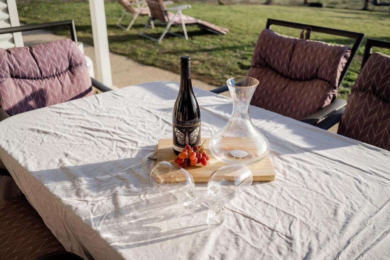 Coorong Island Retreat - Farm Stay At Pet Friendly Property Meningie Eksteriør billede
